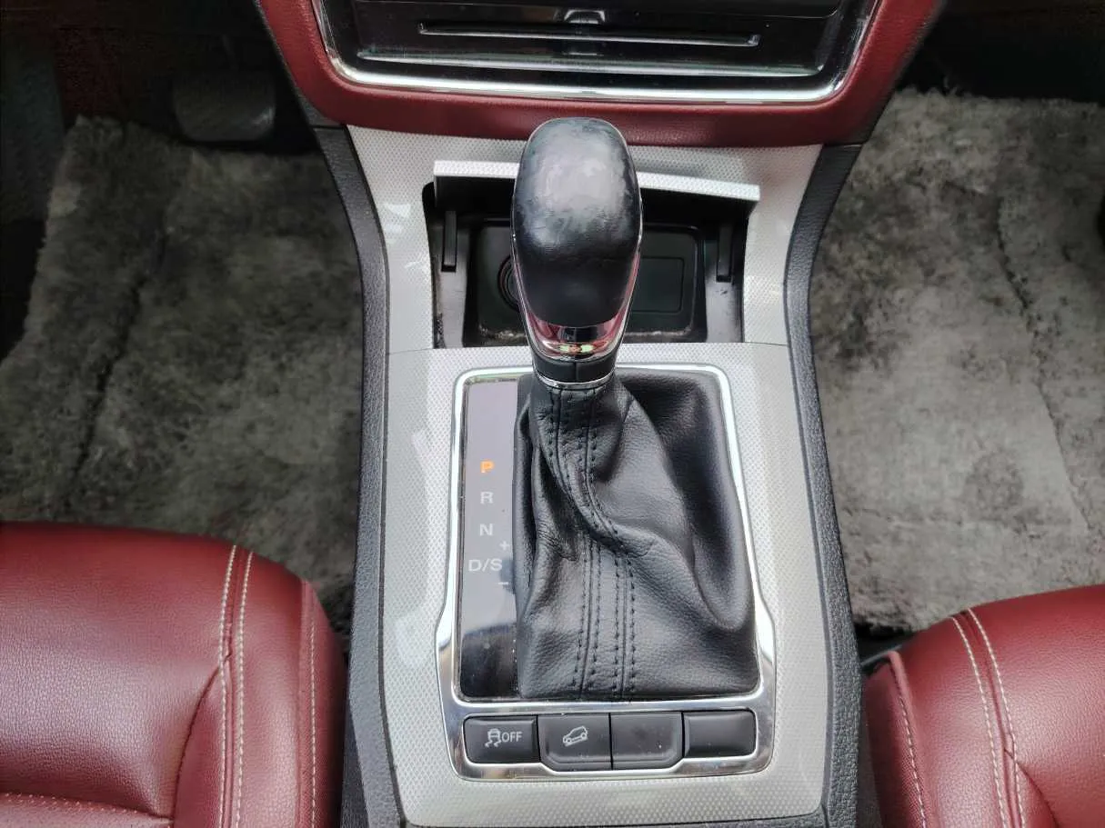 Car image 18