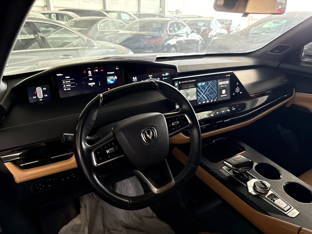 Car image 10