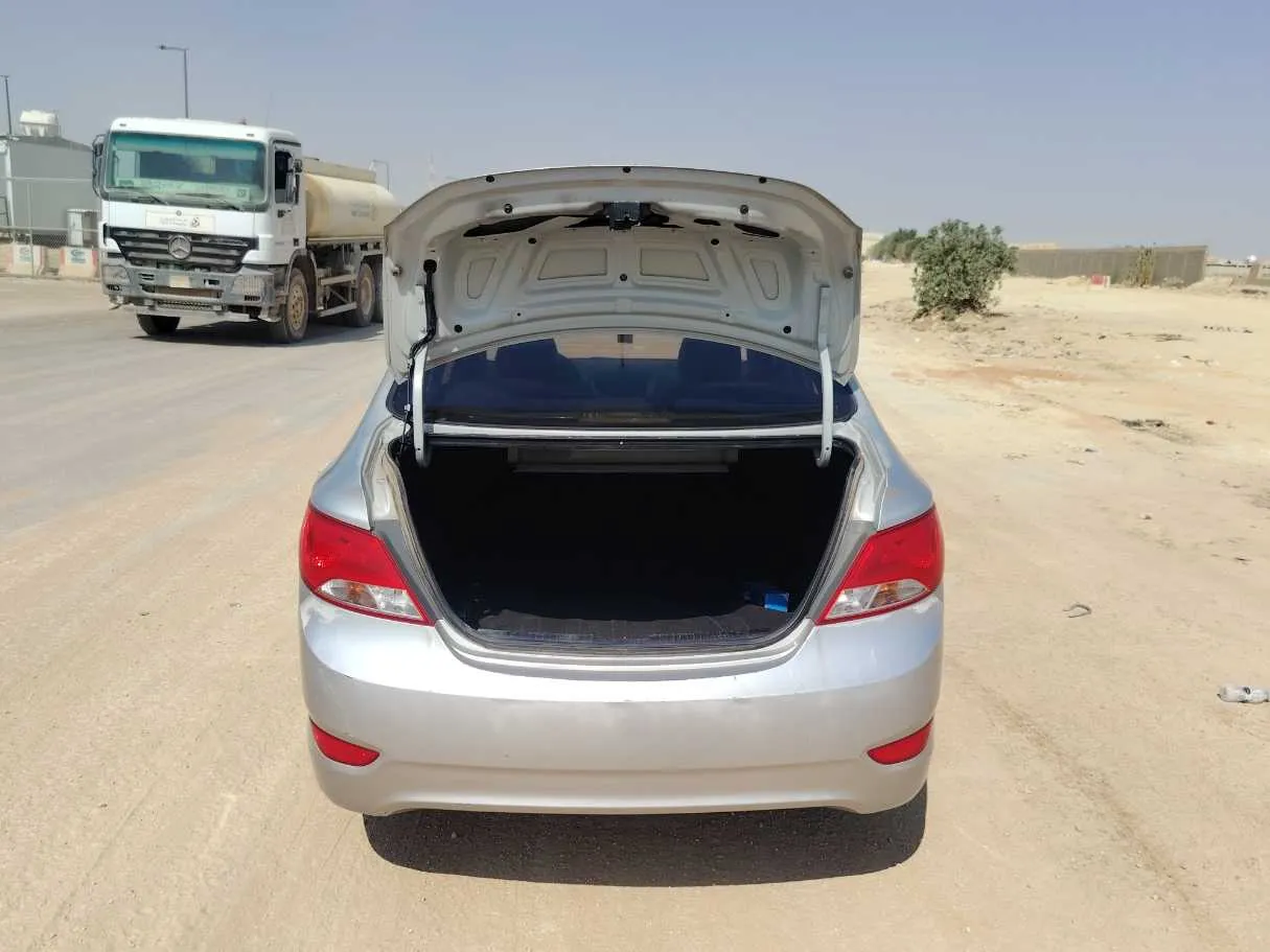 Car image 20
