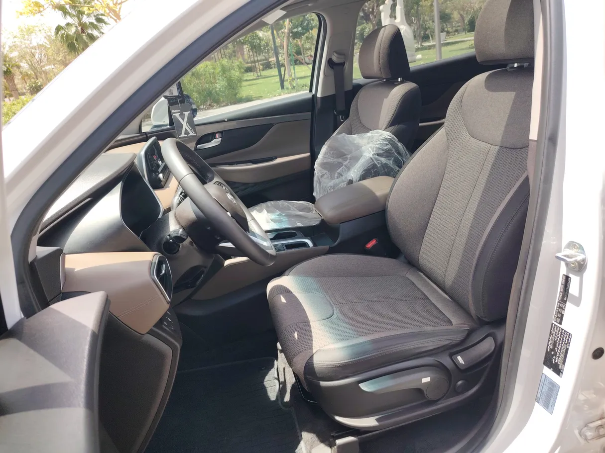 Car image 12