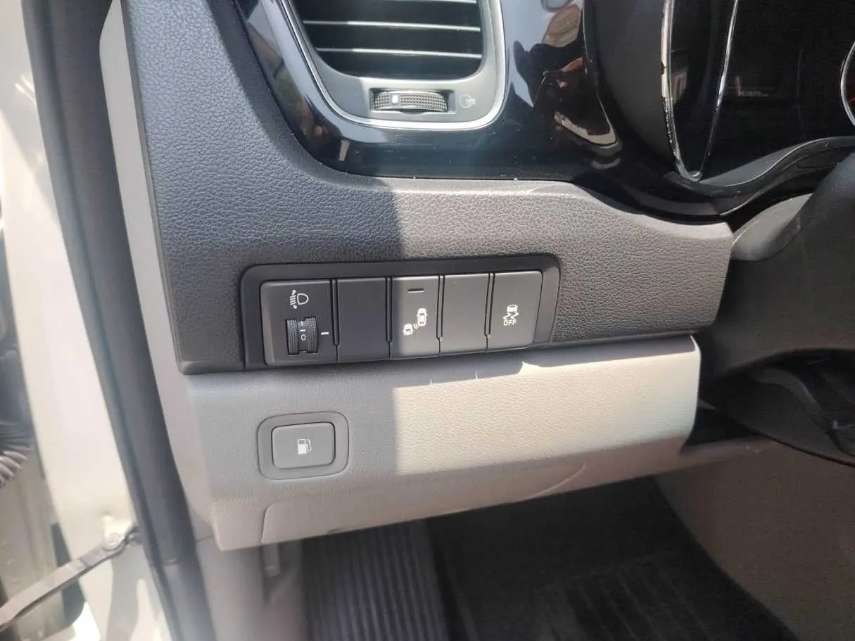 Car image 33