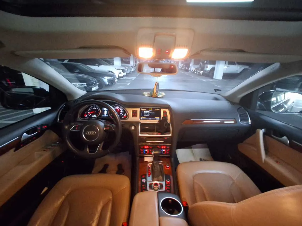 Car image 18
