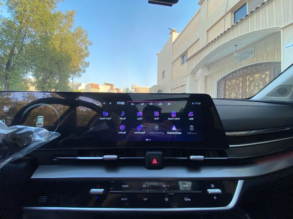 Car image 14