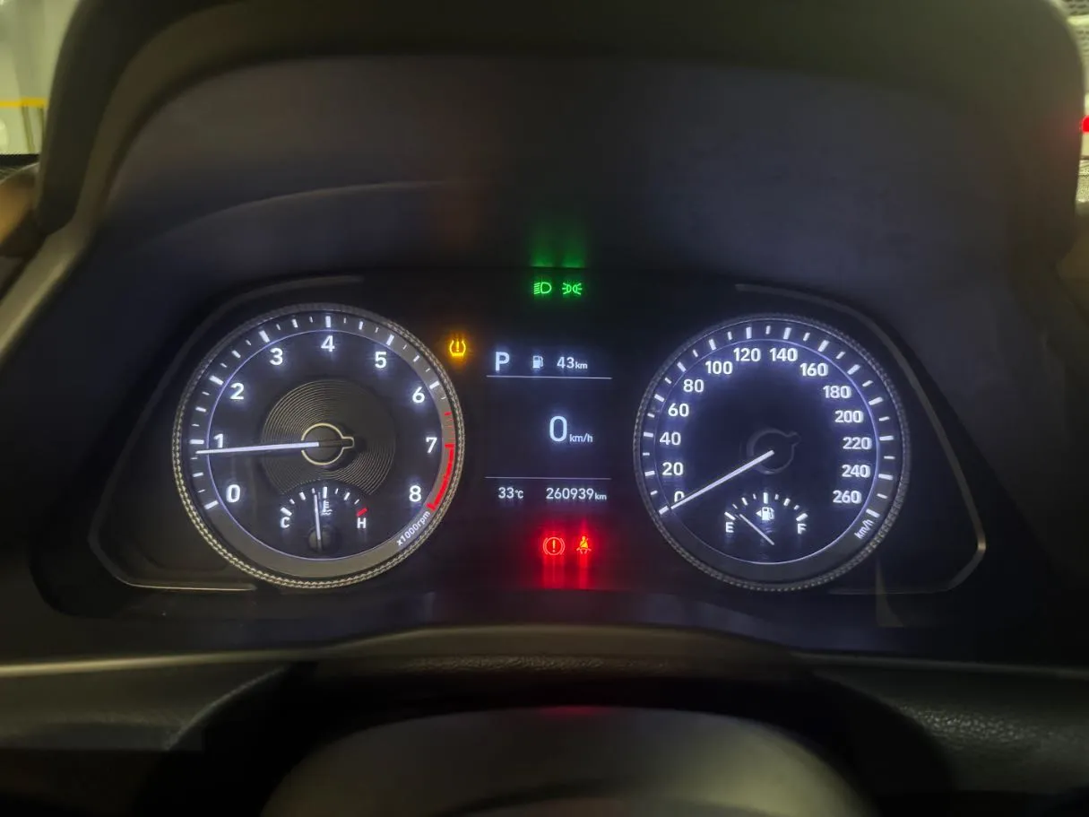 Car image 18