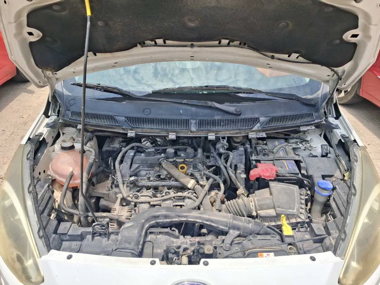 Car image 17