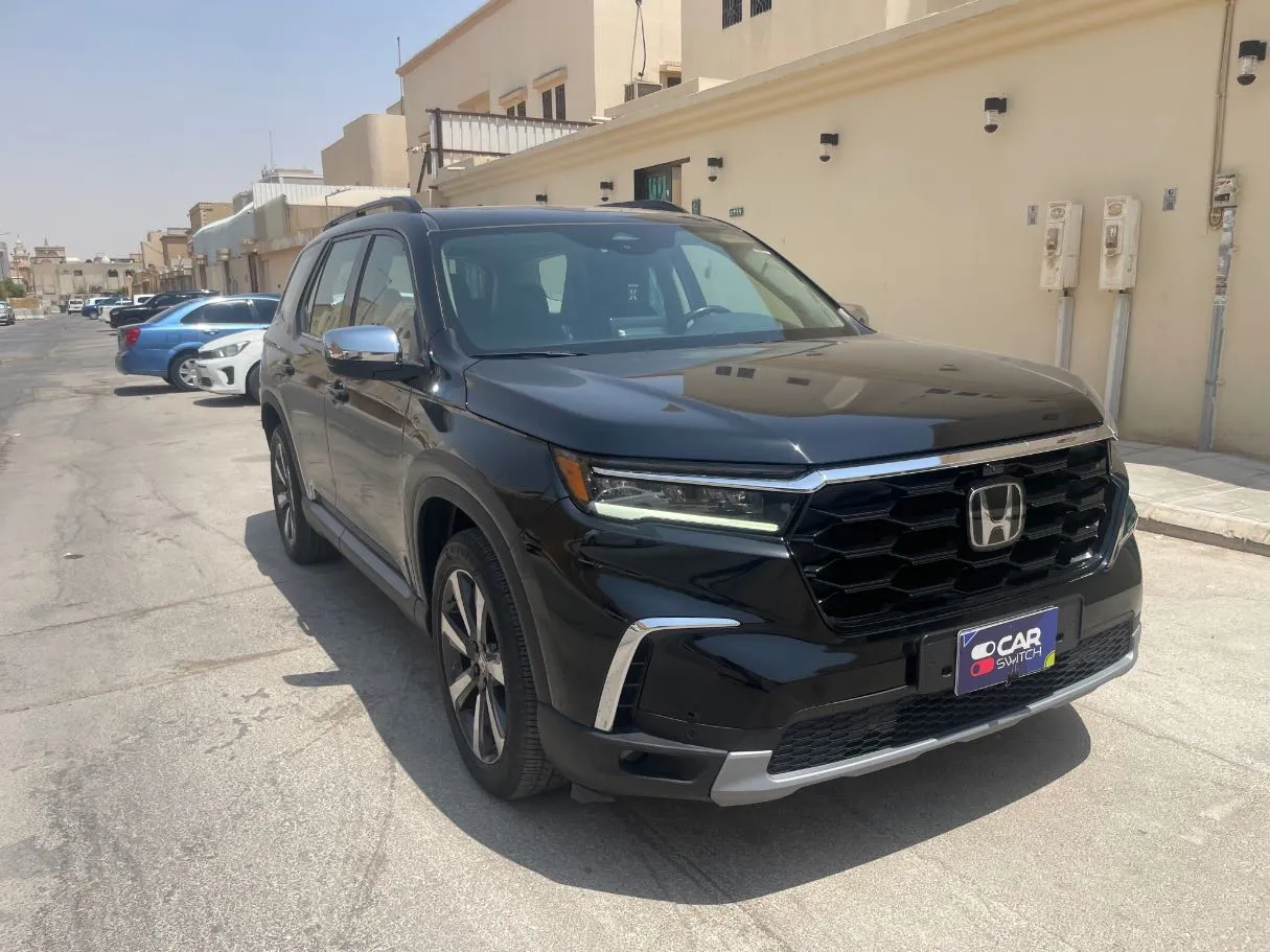 Car image 3