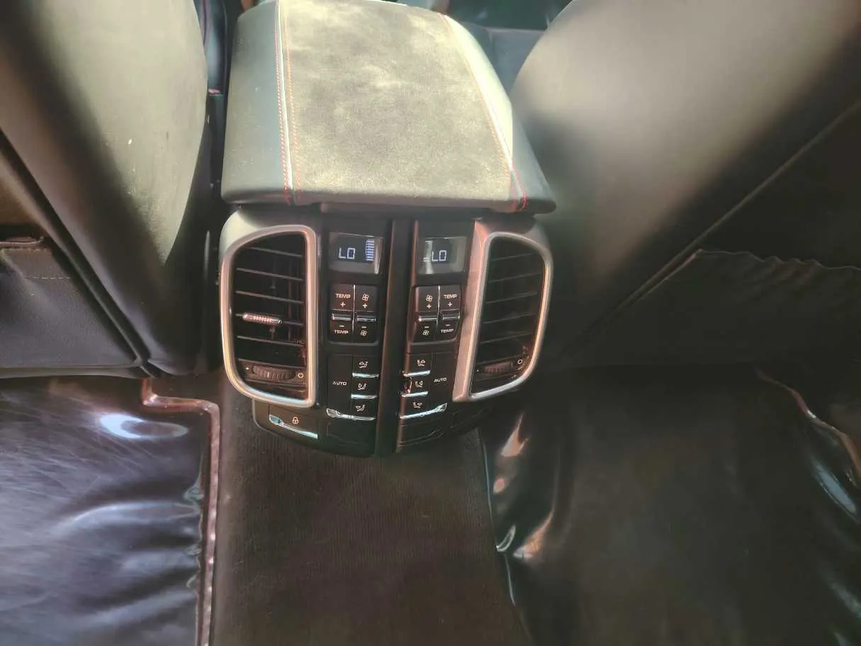 Car image 40