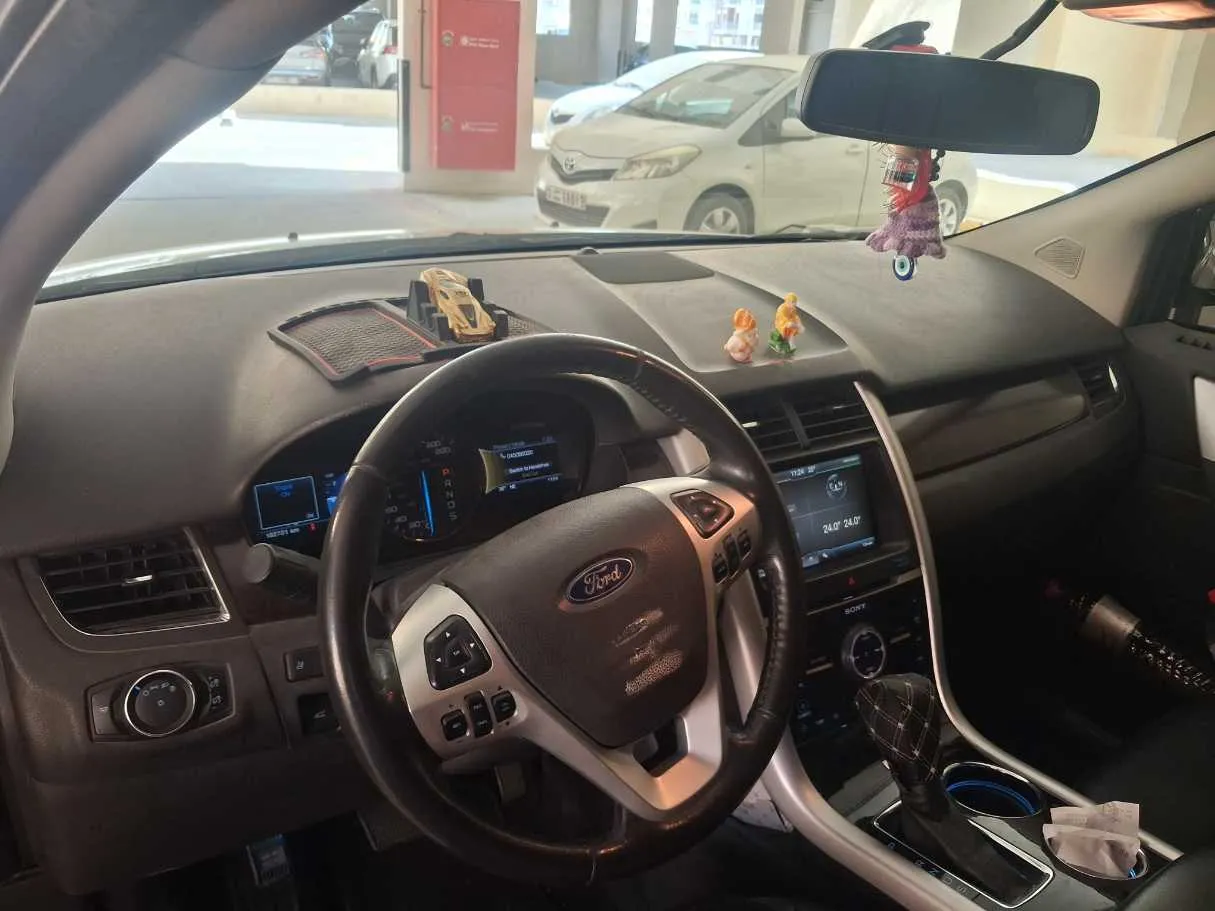 Car image 11