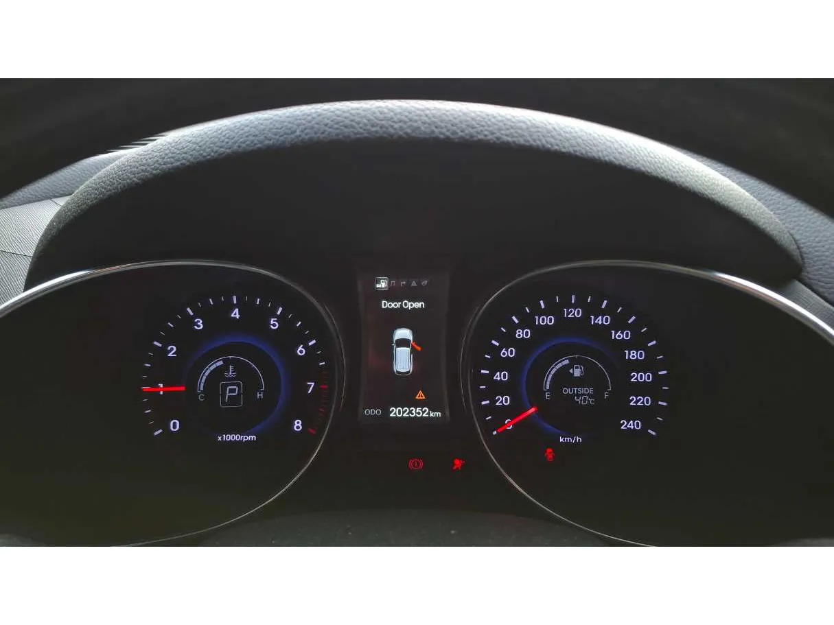Car image 8