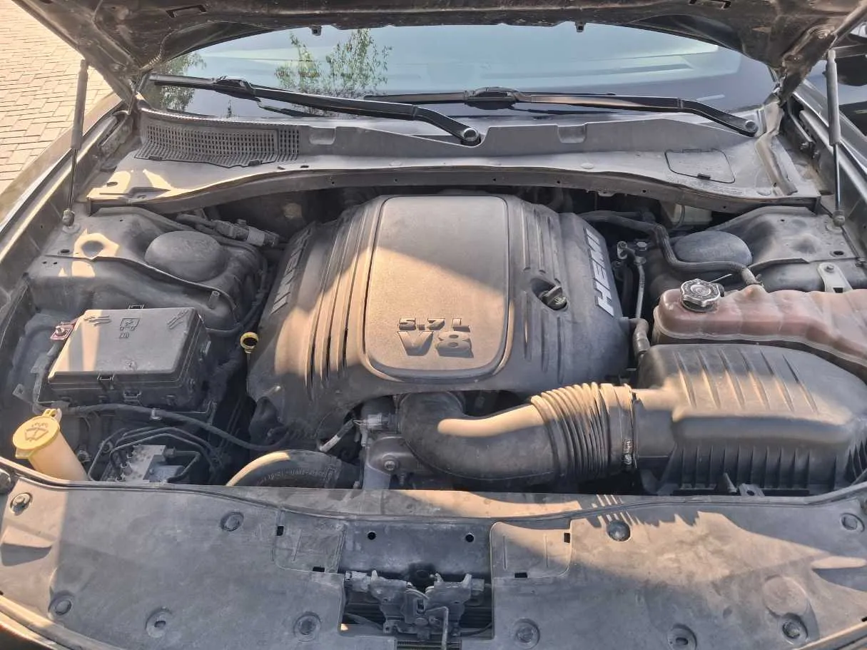 Car image 19