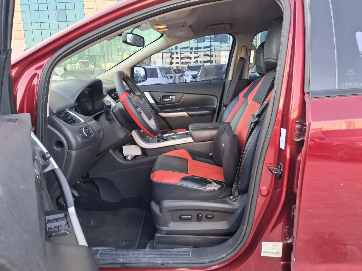 Car image 12