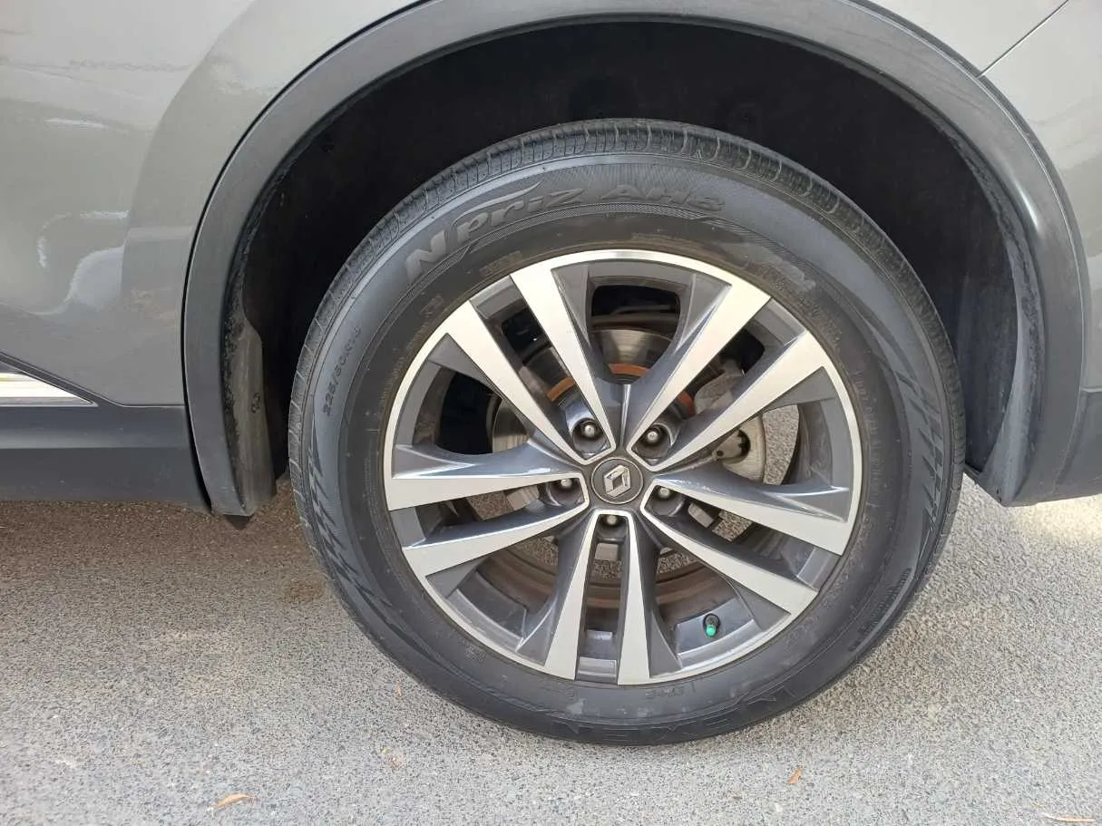 Car image 9