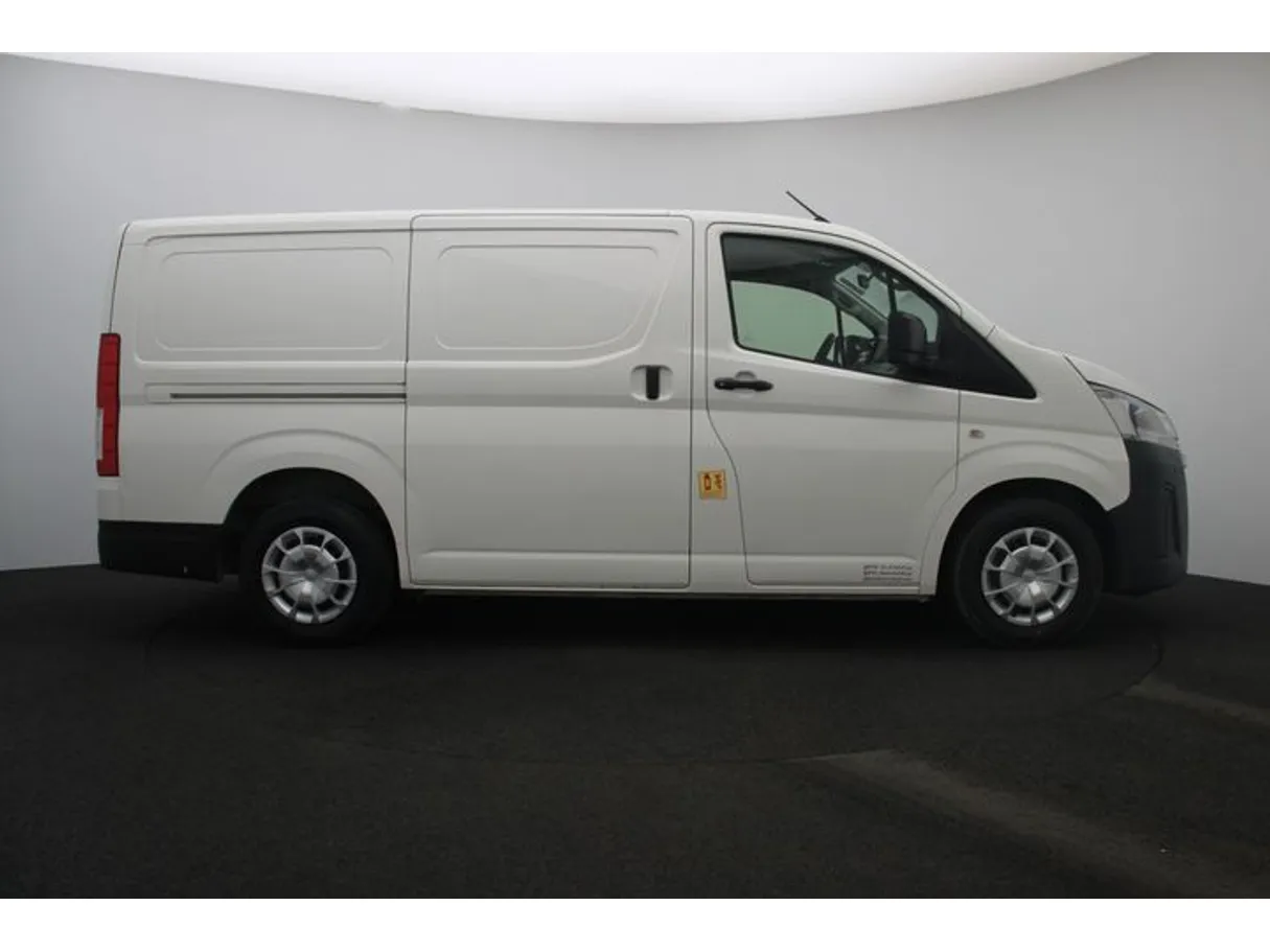 Car image 13
