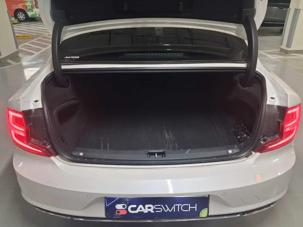 Car image 19