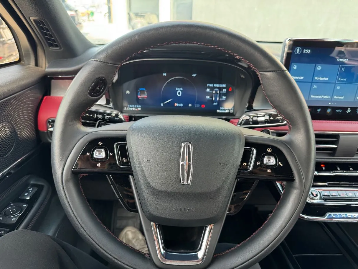 Car image 19