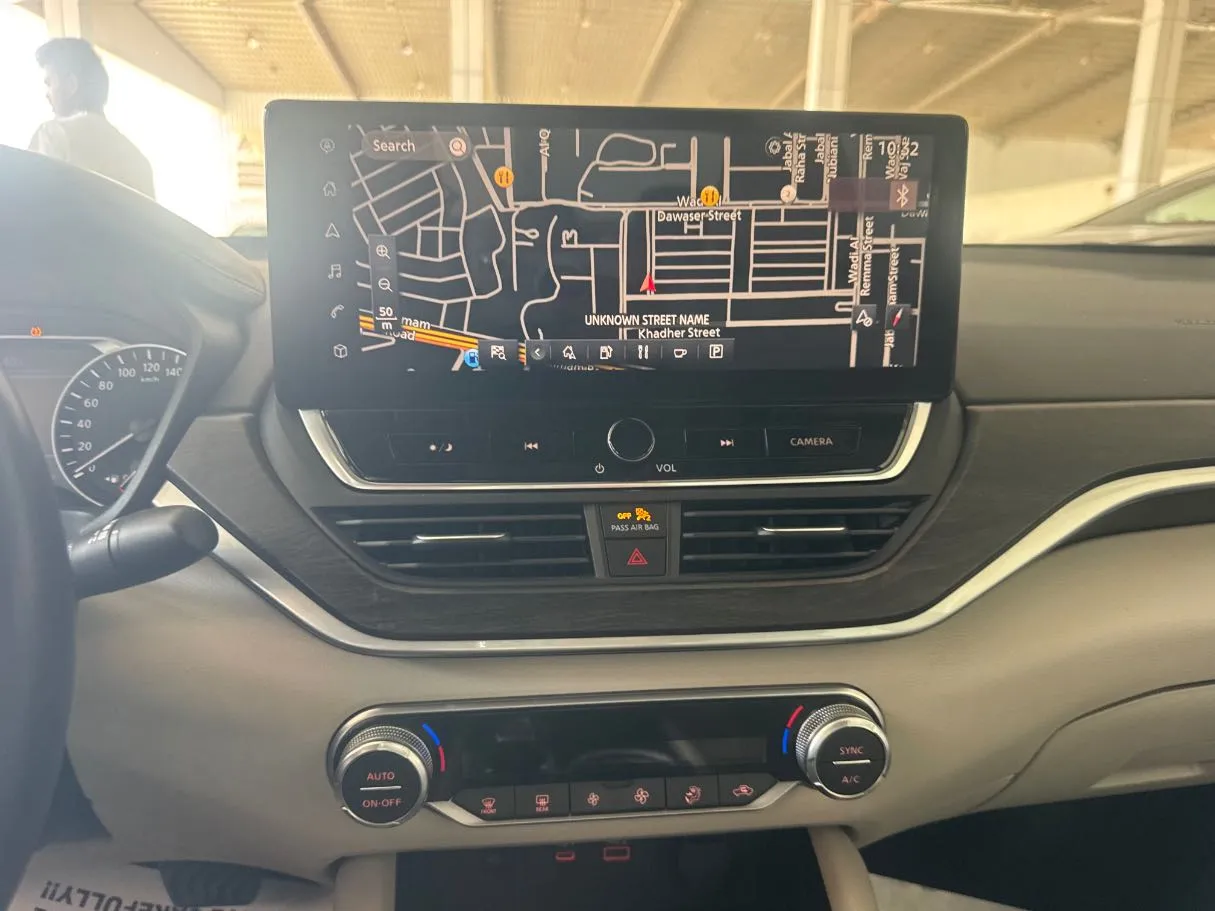 Car image 12