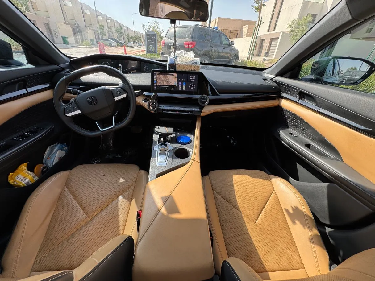Car image 15
