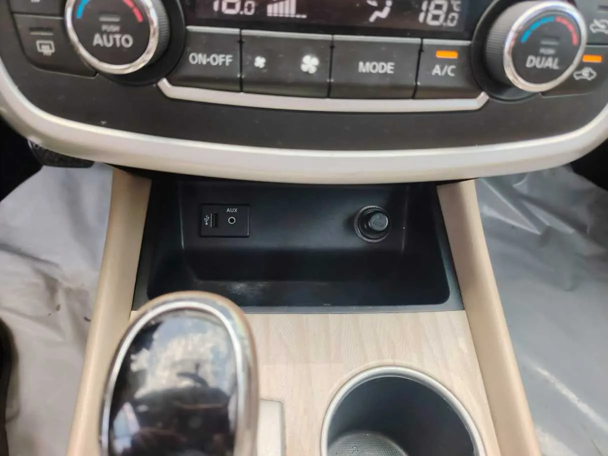 Car image 26