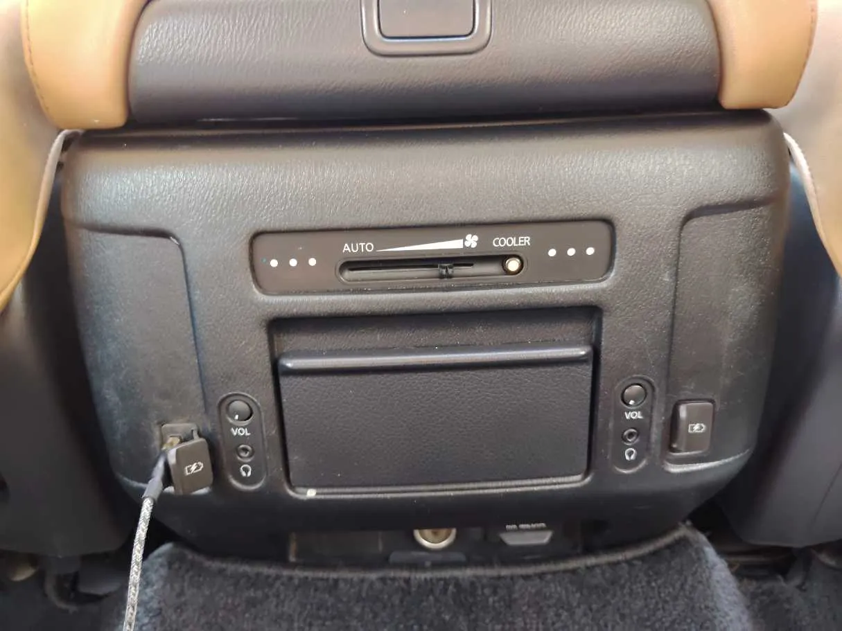 Car image 32