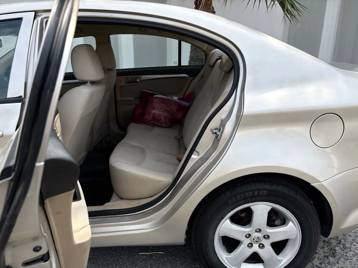 Car image 15