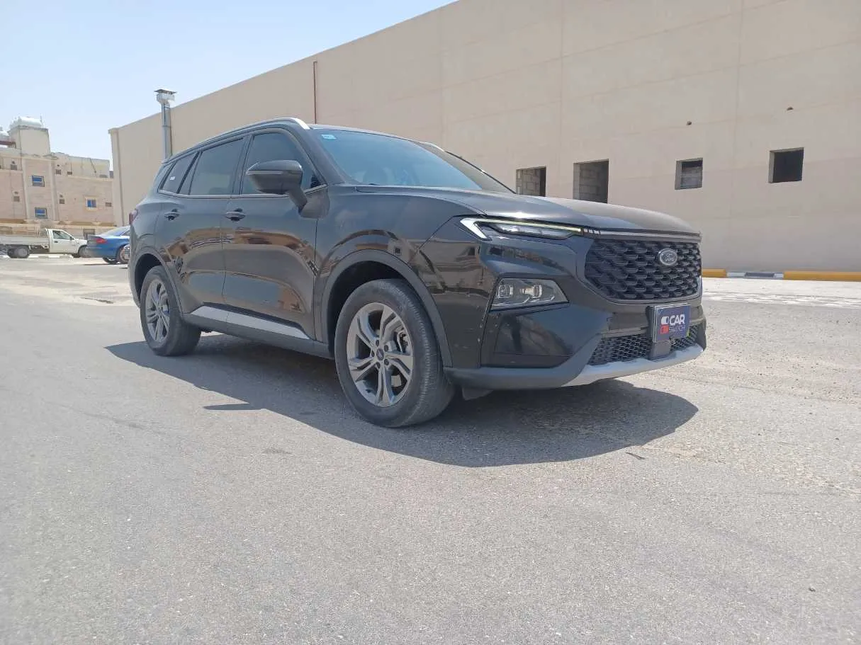 Car image 3