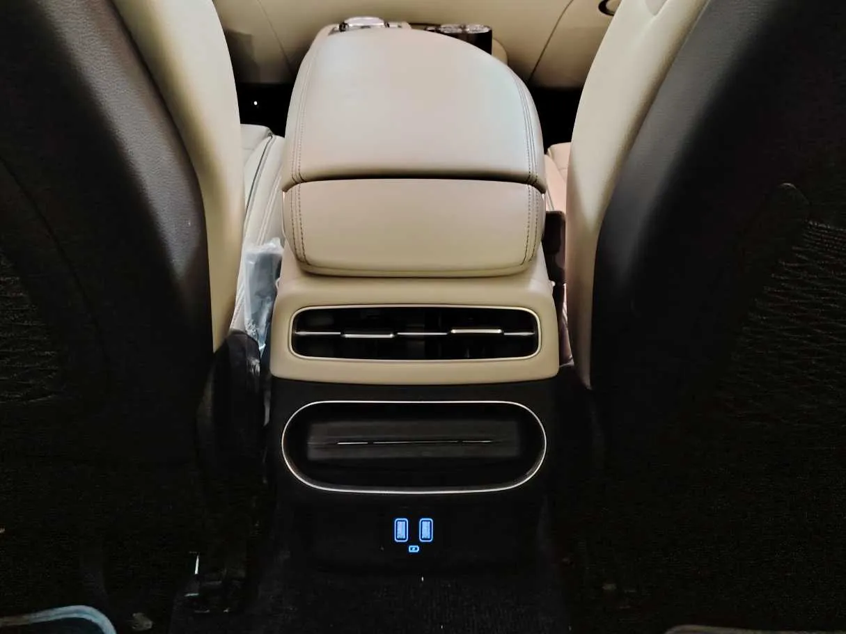 Car image 38