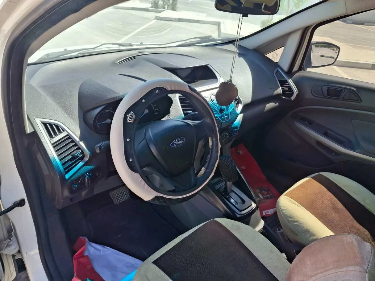 Car image 11