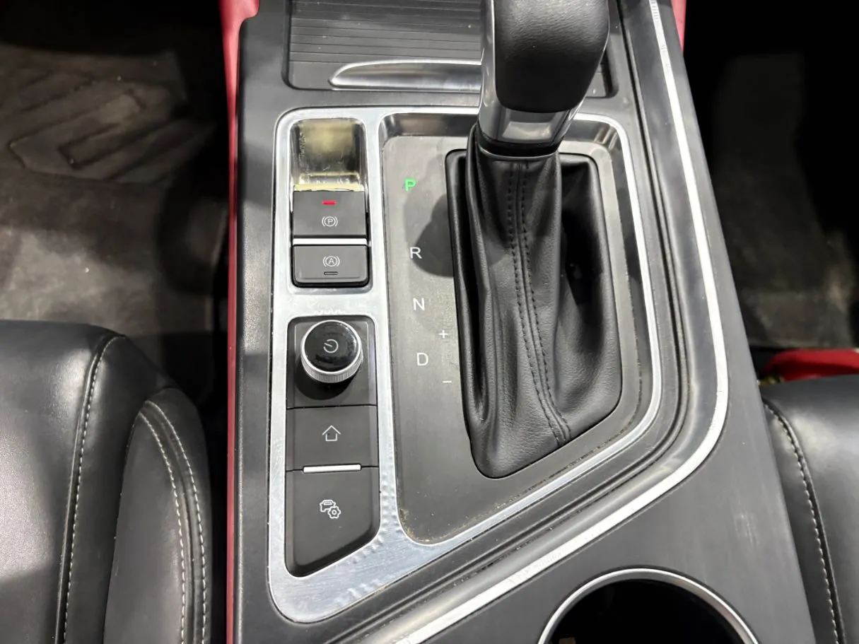 Car image 16