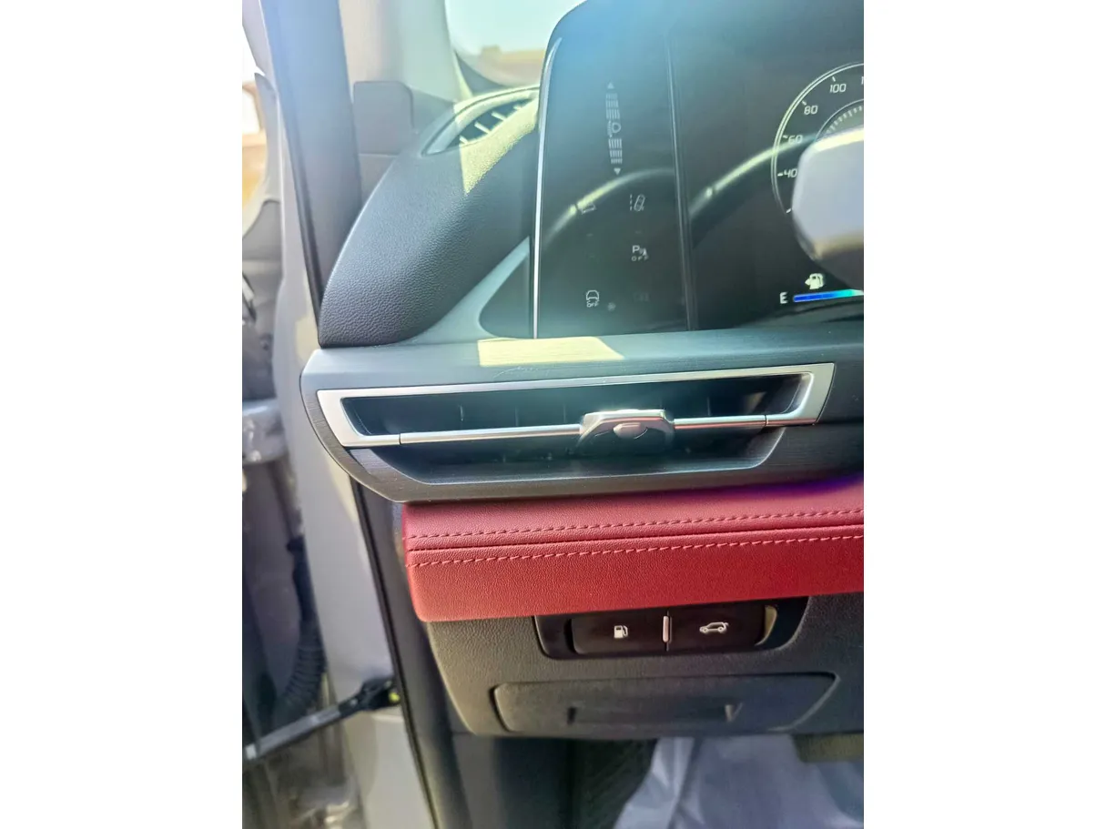Car image 33