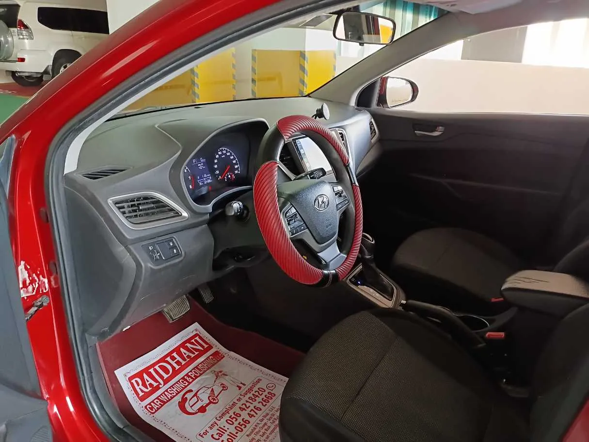 Car image 11