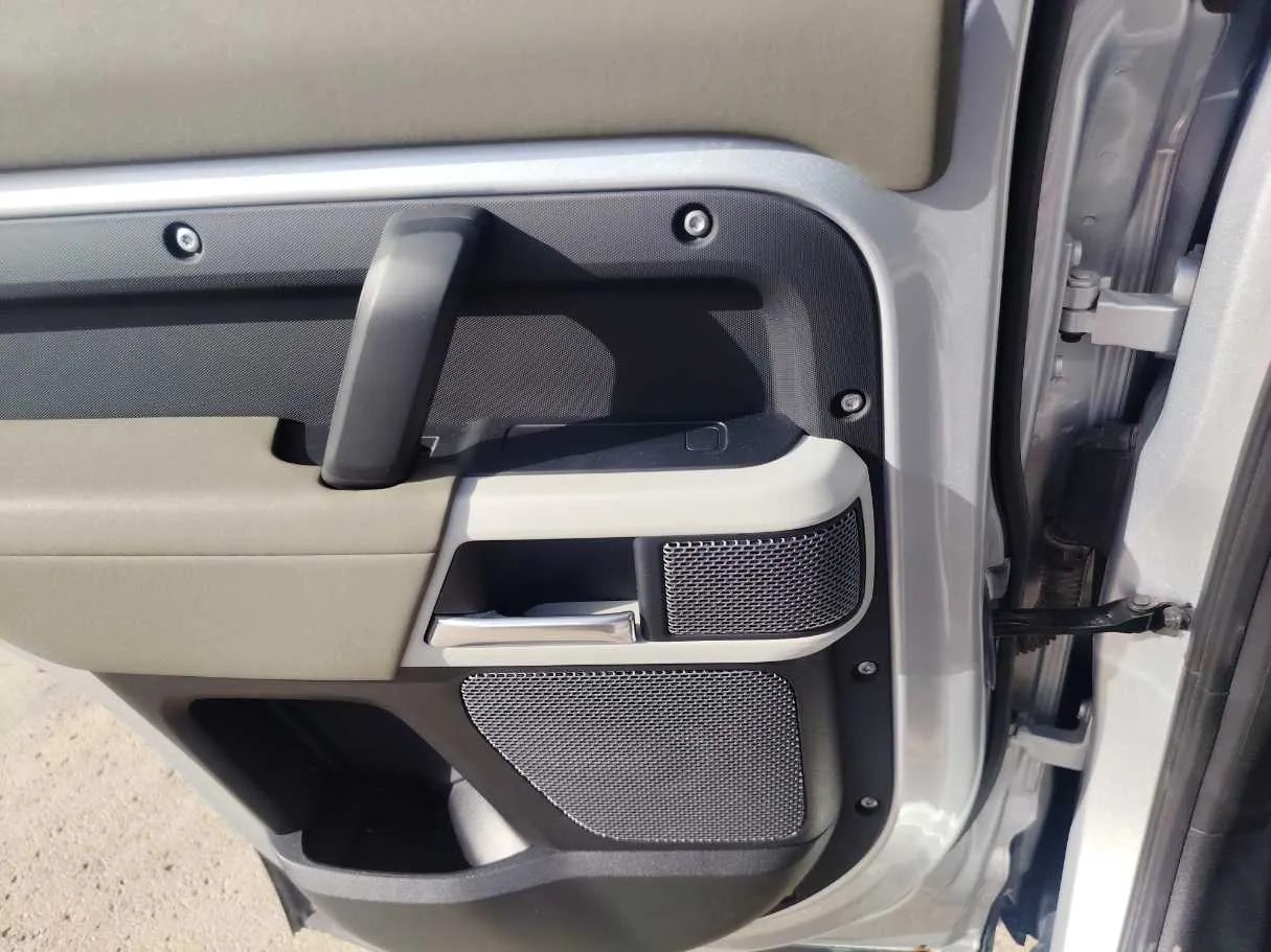 Car image 26