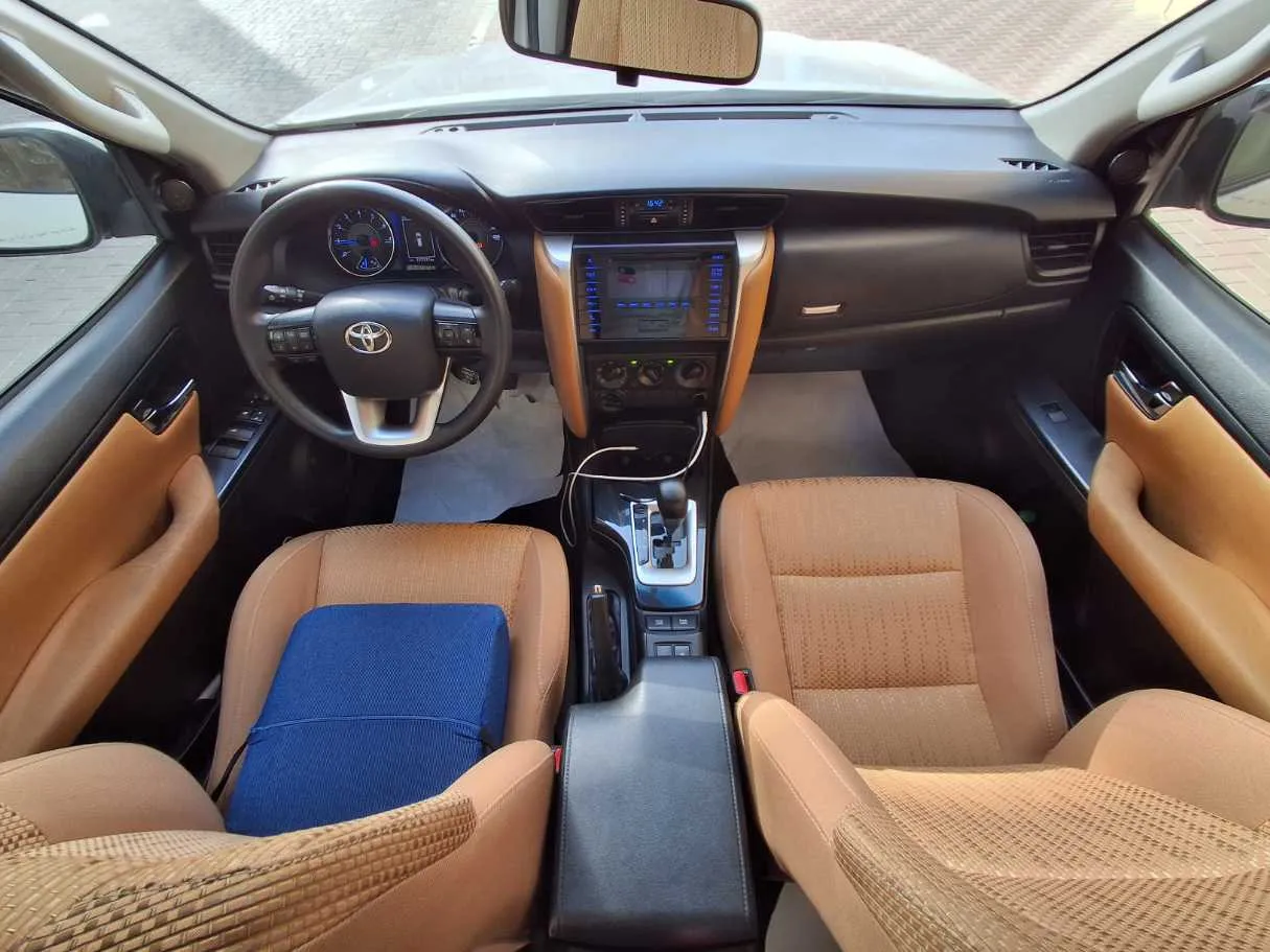 Car image 13