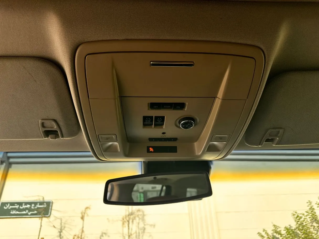 Car image 27