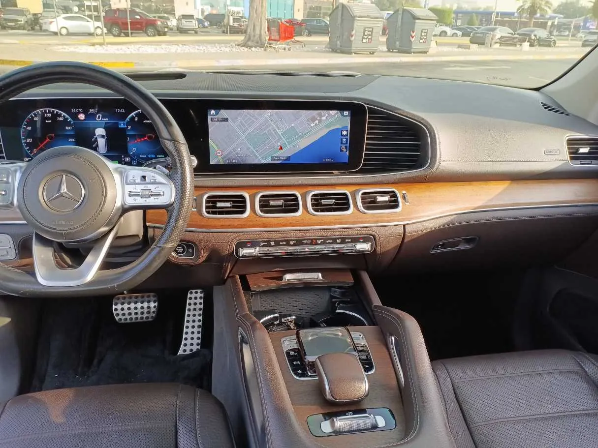 Car image 18