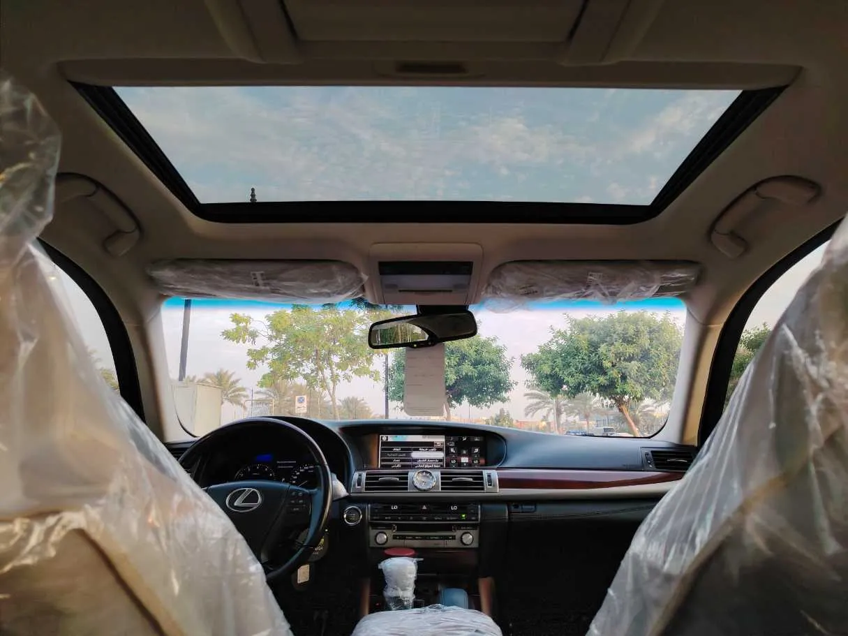Car image 17