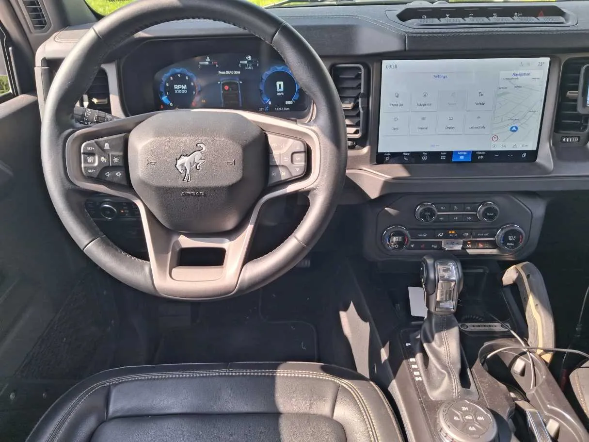 Car image 17
