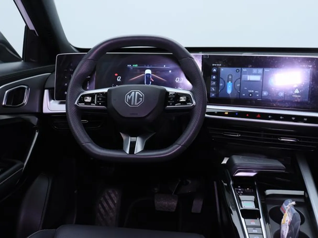 Car image 15