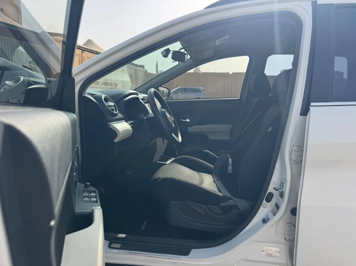 Car image 11