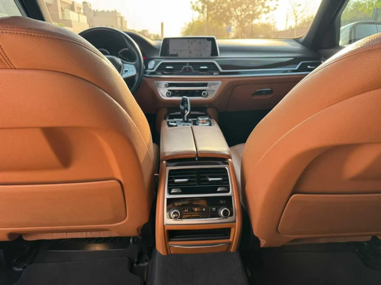 Car image 29