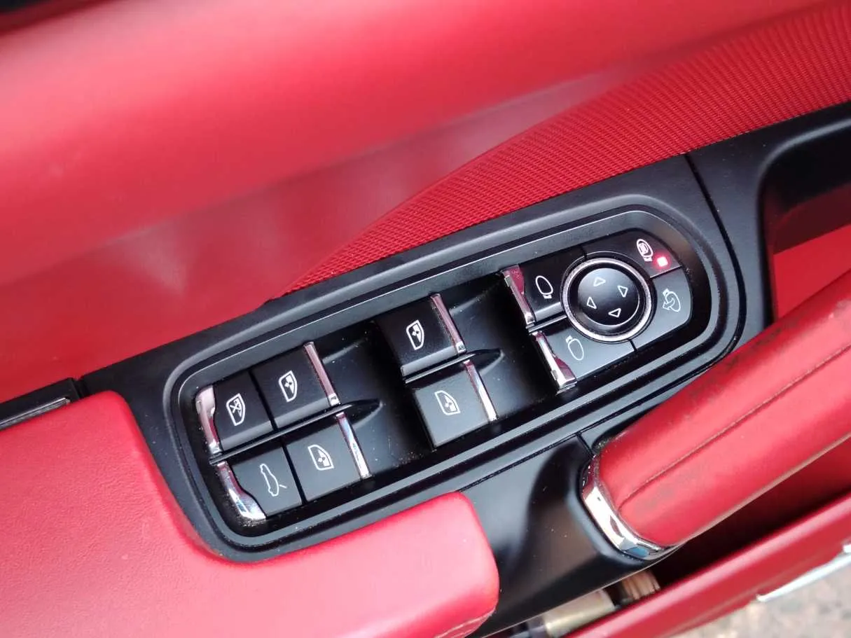 Car image 35