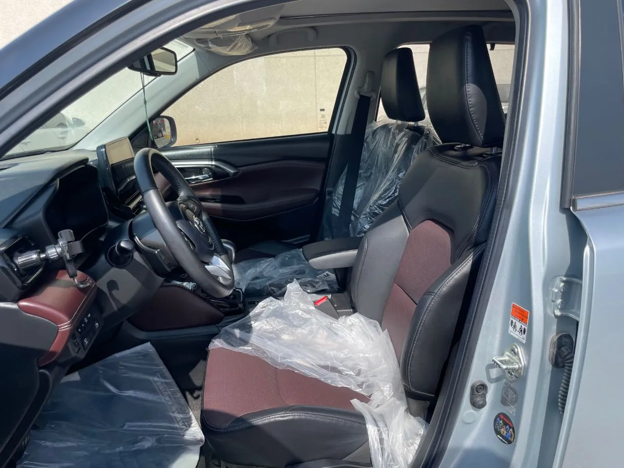 Car image 12