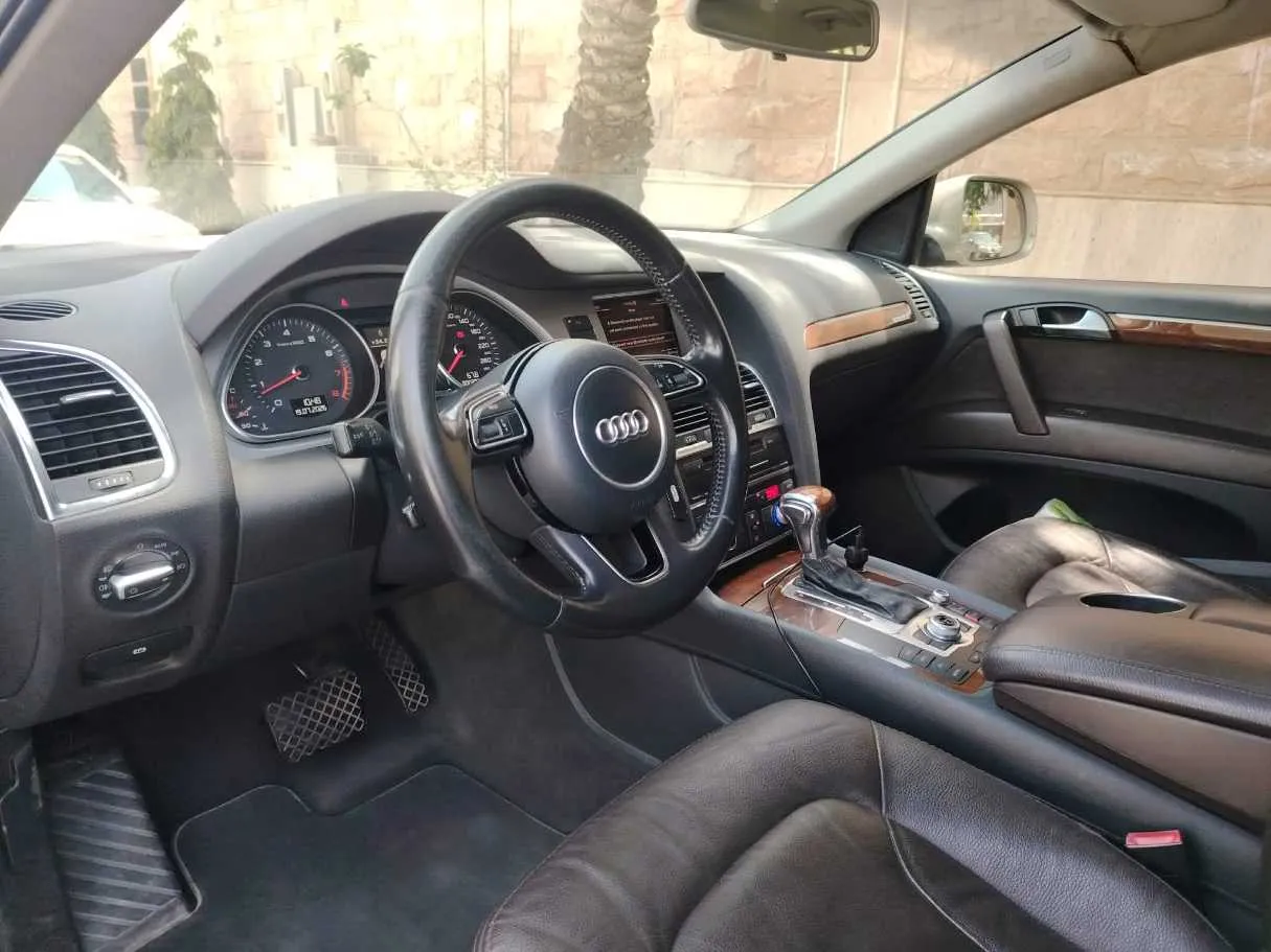 Car image 13