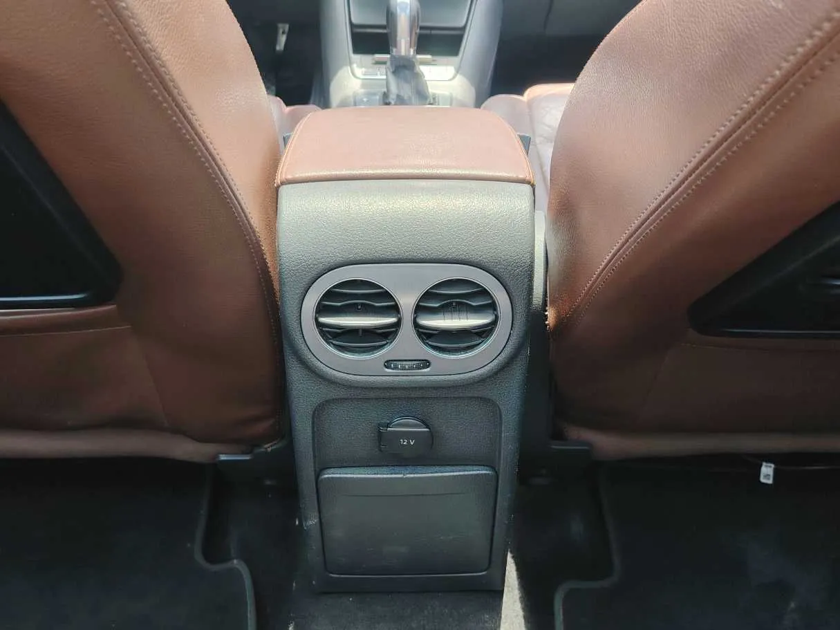 Car image 30