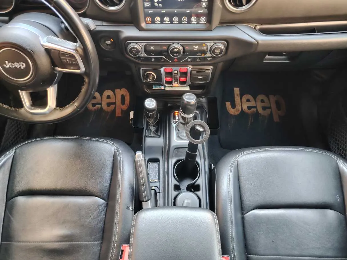 Car image 22