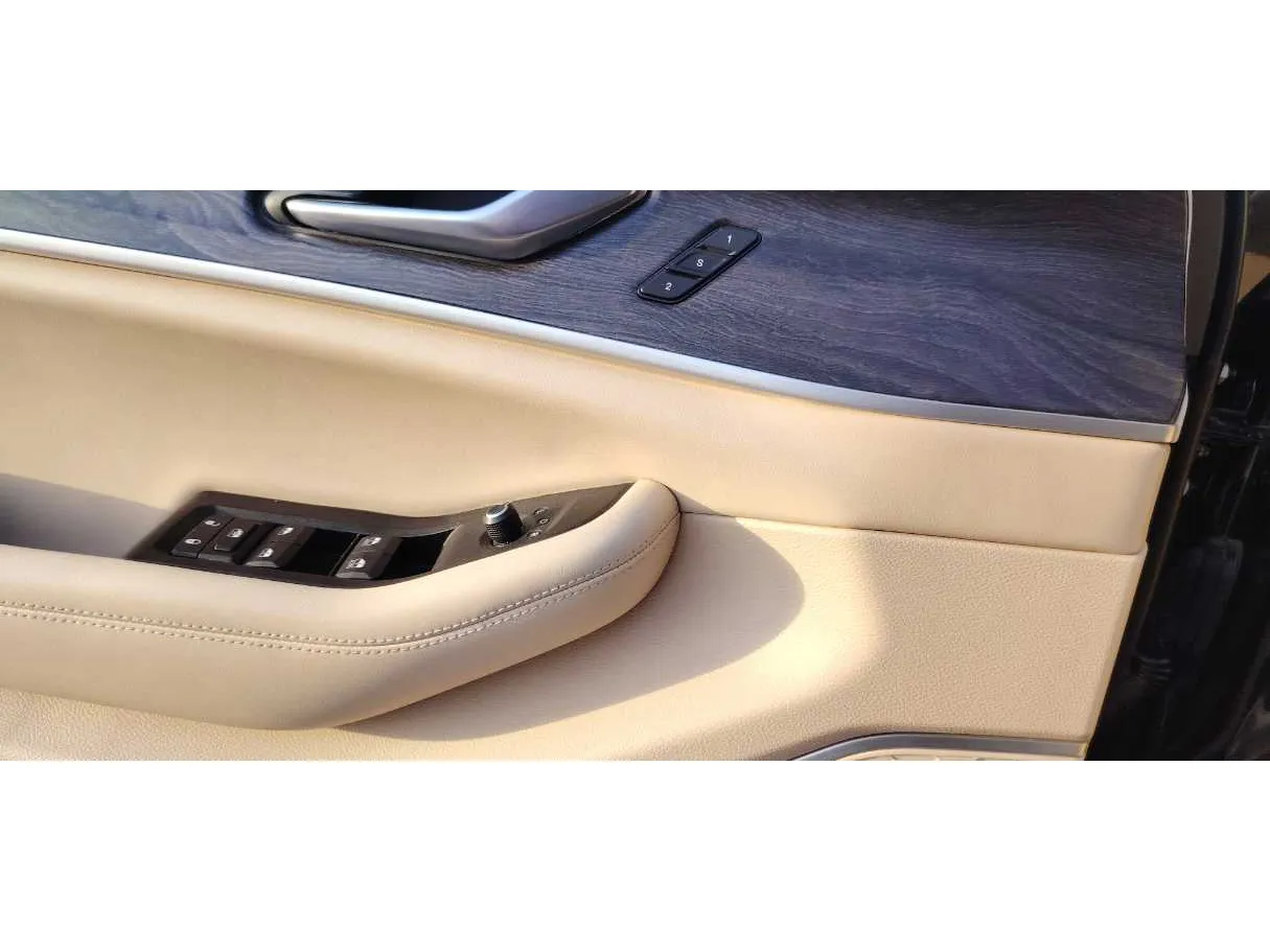 Car image 27