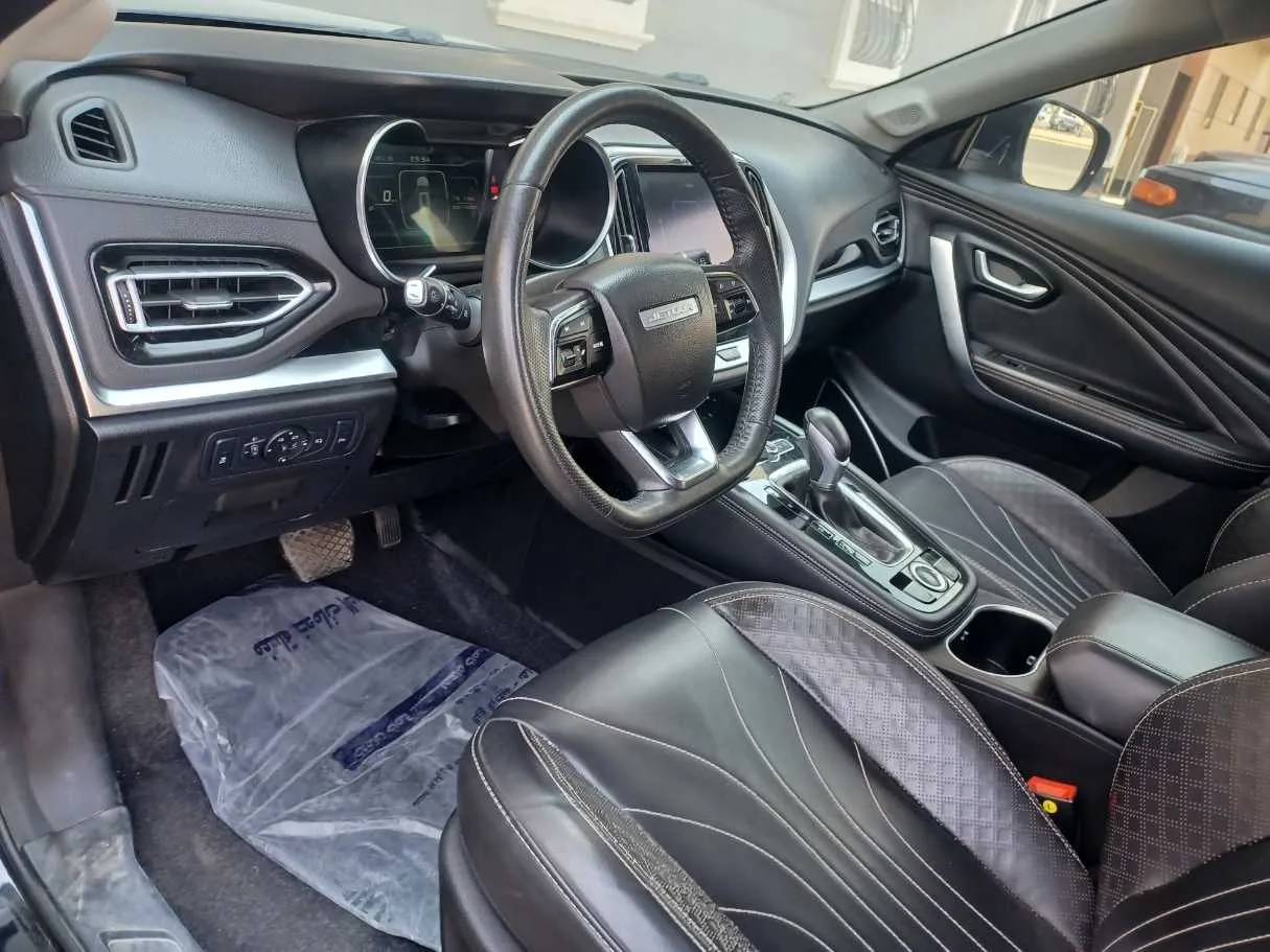 Car image 12