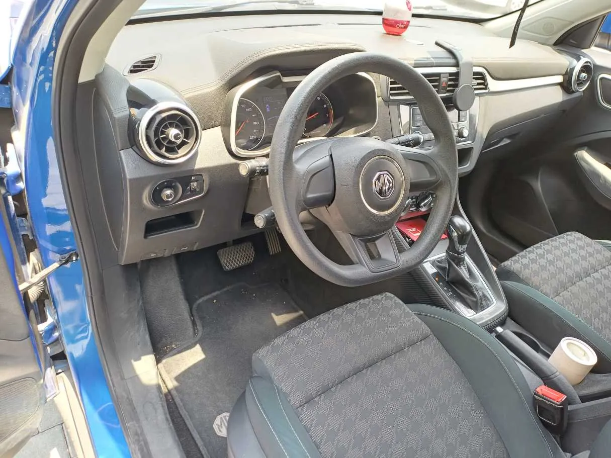 Car image 11