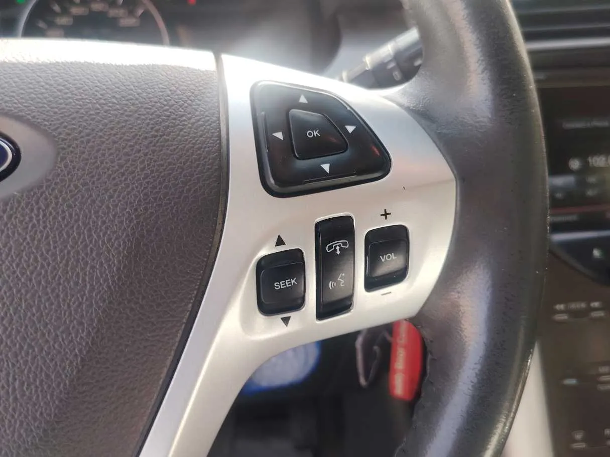 Car image 26