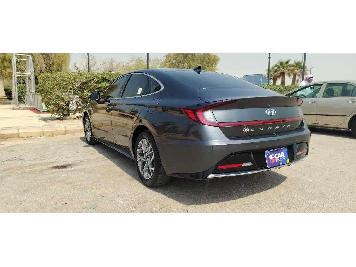 Car image 7