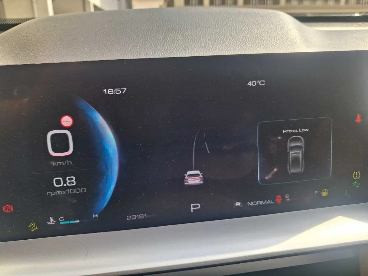 Car image 18